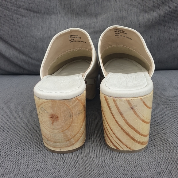 River Island Leather Studded Mules Clogs Cream Bnwot Uk5 Wooden. - Picture 7 of 13